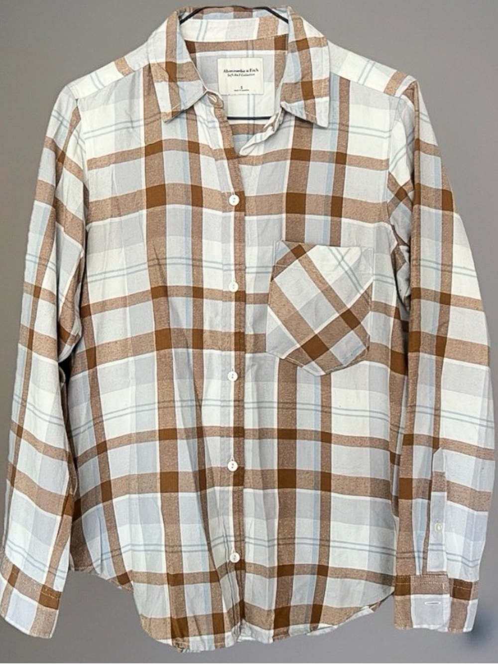 Abercrombie And Fitch Women’s Plaid Button Up Shirt Beige White Long Sleeve Soft